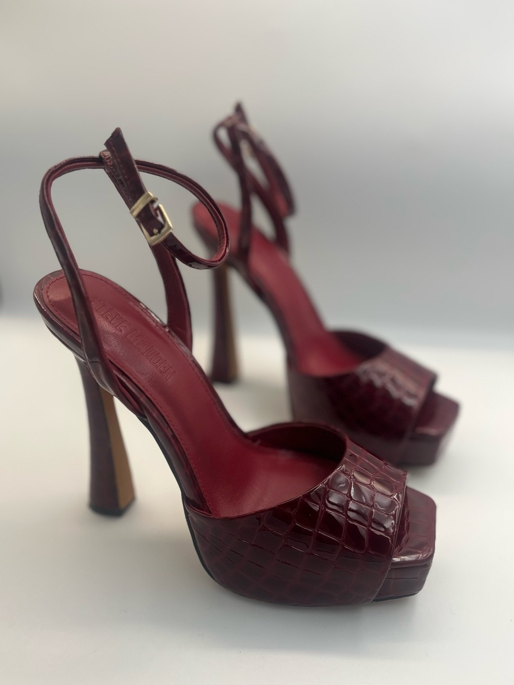 Steve Madden Women Platform High Heel SexyDress Sandals 8M Burgundy Ankle Strap